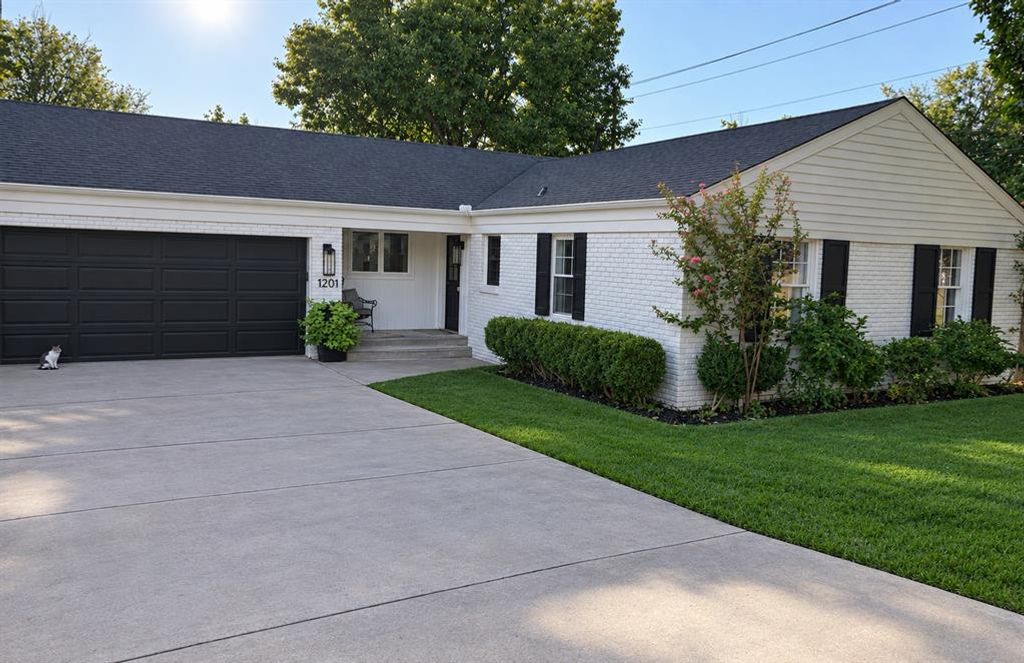 1201 Glenbrook Terrace, Nichols Hills, OK 73116