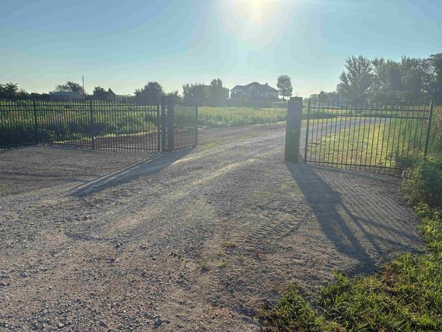 2910 S County Road 29, Valley, NE 68064