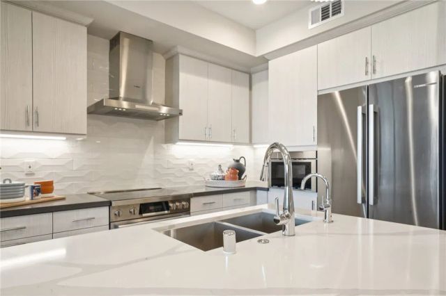 161 N First Avenue, Upland, CA 91786