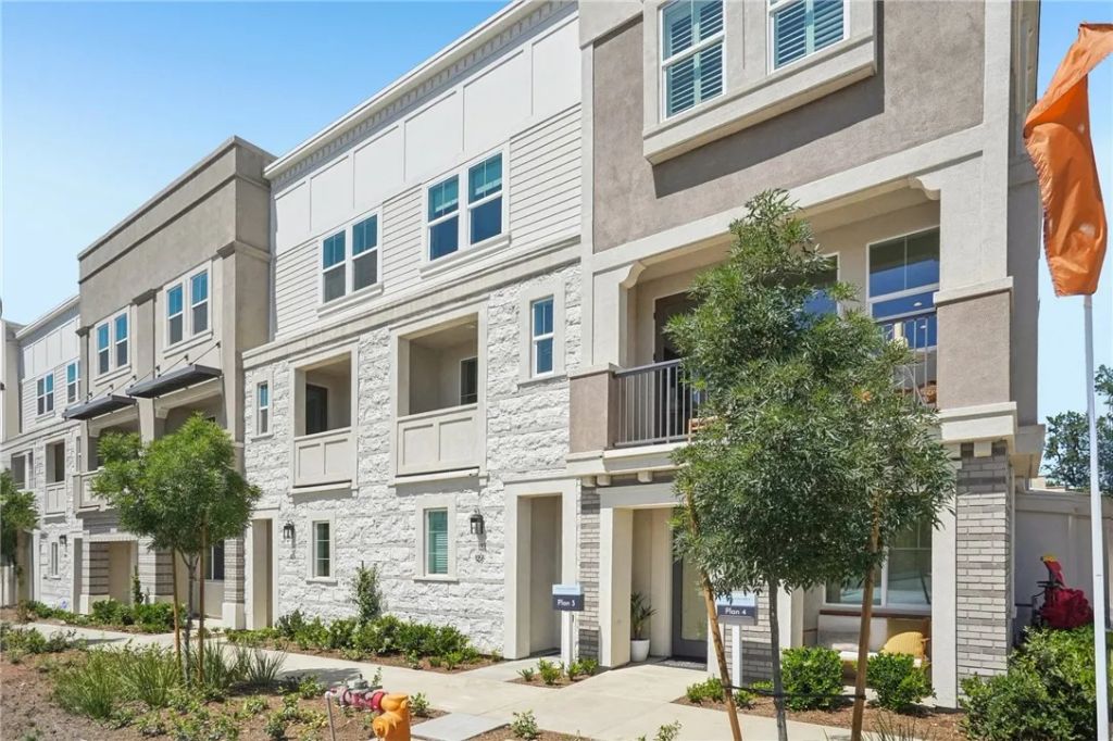 161 N First Avenue, Upland, CA 91786