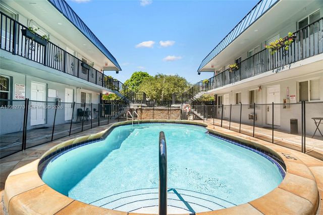 37 SW 14th St 16, Dania Beach, FL 33004