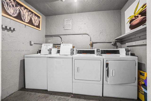 37 SW 14th St 16, Dania Beach, FL 33004