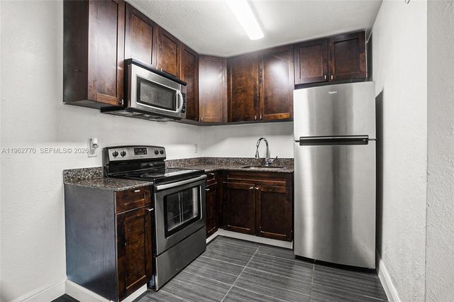 37 SW 14th St 16, Dania Beach, FL 33004