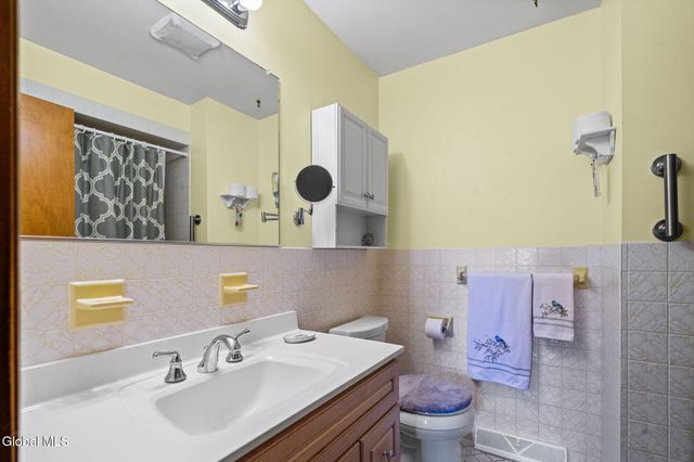 1111 Rosehill Boulevard, Niskayuna, NY 12309