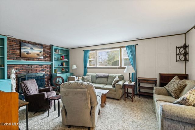 1111 Rosehill Boulevard, Niskayuna, NY 12309