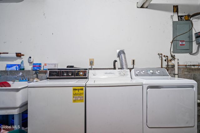 1111 Rosehill Boulevard, Niskayuna, NY 12309