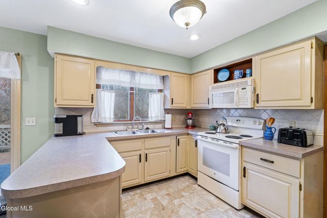 1111 Rosehill Boulevard, Niskayuna, NY 12309