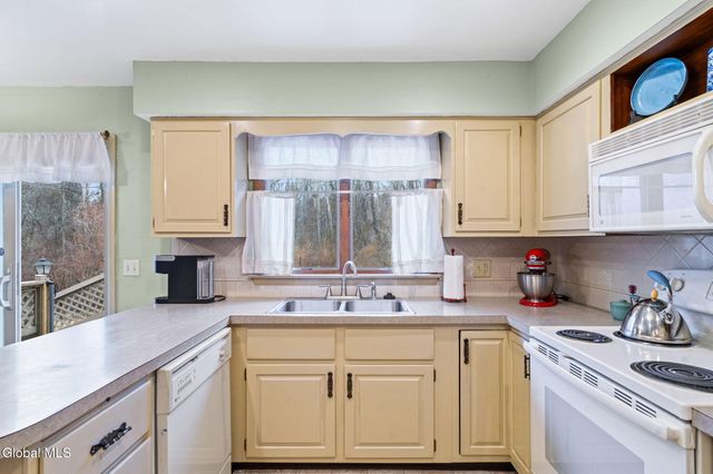 1111 Rosehill Boulevard, Niskayuna, NY 12309