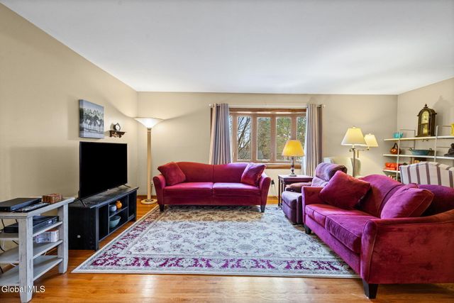 1111 Rosehill Boulevard, Niskayuna, NY 12309