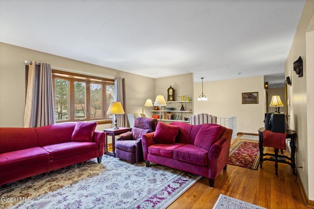 1111 Rosehill Boulevard, Niskayuna, NY 12309