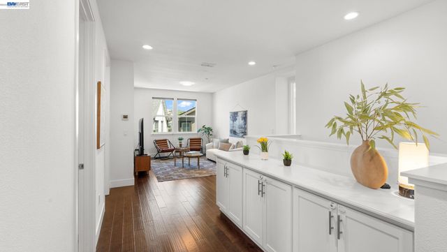 4022 Chalk Hill Way, Dublin, CA 94568