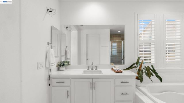 4022 Chalk Hill Way, Dublin, CA 94568