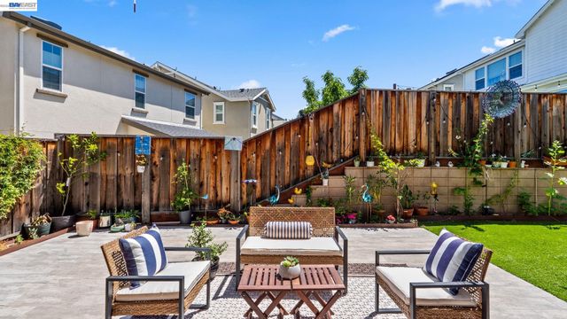 4022 Chalk Hill Way, Dublin, CA 94568