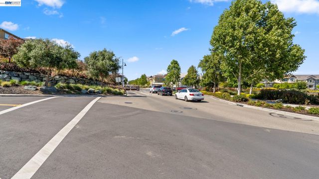 4022 Chalk Hill Way, Dublin, CA 94568