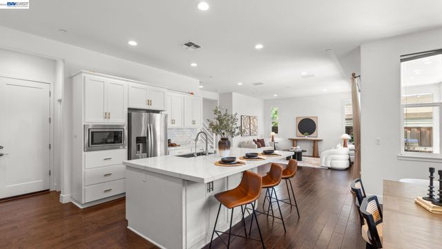 4022 Chalk Hill Way, Dublin, CA 94568