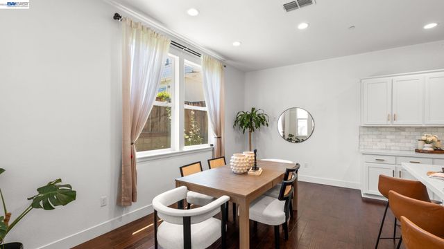 4022 Chalk Hill Way, Dublin, CA 94568