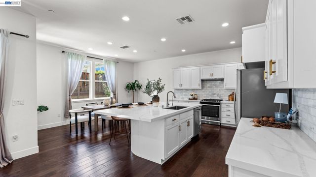 4022 Chalk Hill Way, Dublin, CA 94568