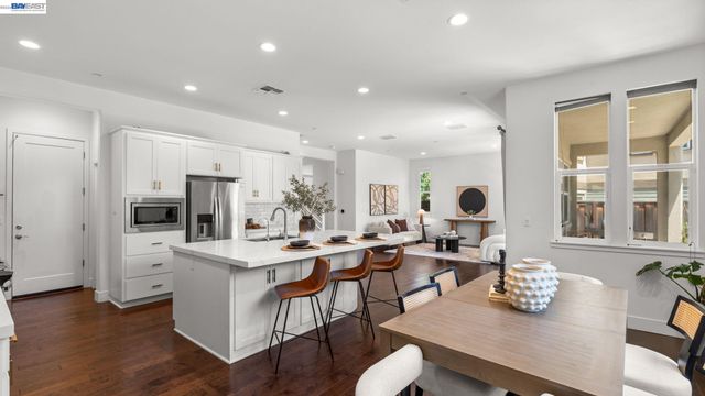4022 Chalk Hill Way, Dublin, CA 94568