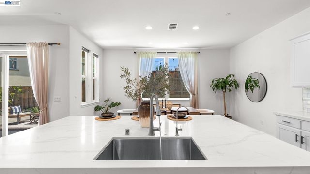 4022 Chalk Hill Way, Dublin, CA 94568