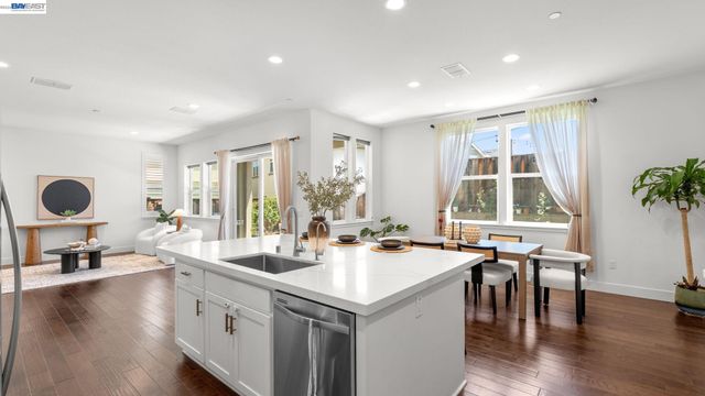 4022 Chalk Hill Way, Dublin, CA 94568