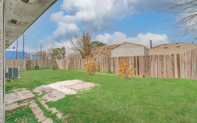 11927 Loveland Pass Drive, Houston, TX 77067