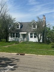 694 Mckinley Avenue, Bedford, OH 44146