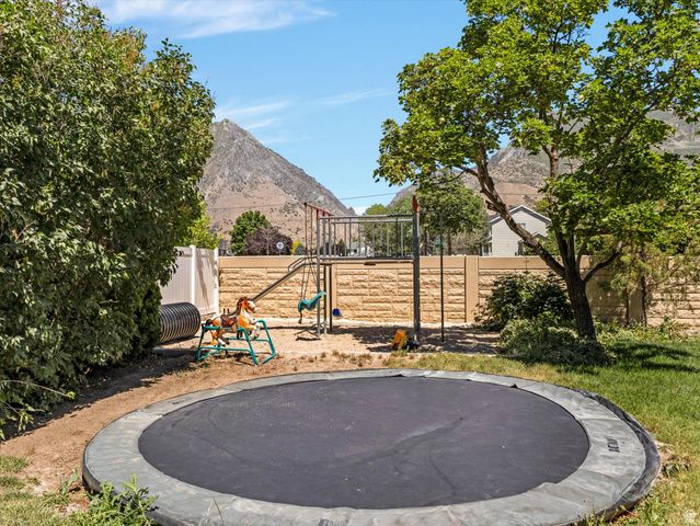 10886 N HIGHLAND CIR, Highland, UT 84003
