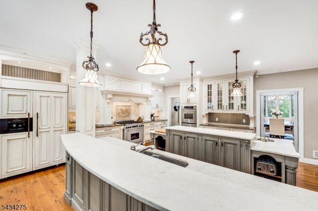 7 Chilton Rd, Chester Twp., NJ 07930