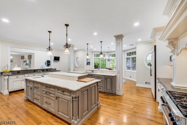 7 Chilton Rd, Chester Twp., NJ 07930