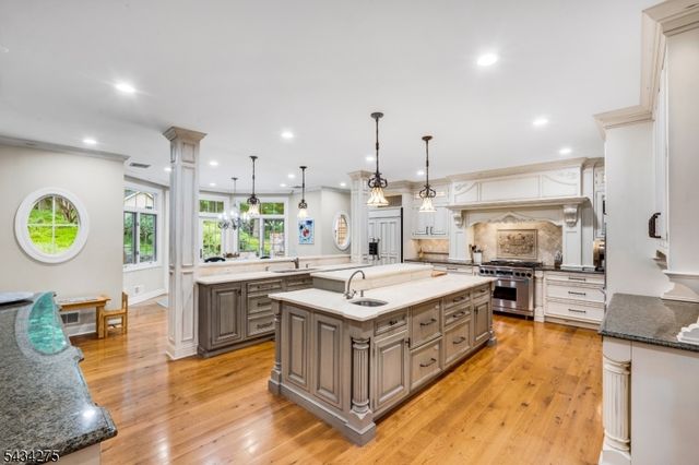 7 Chilton Rd, Chester Twp., NJ 07930