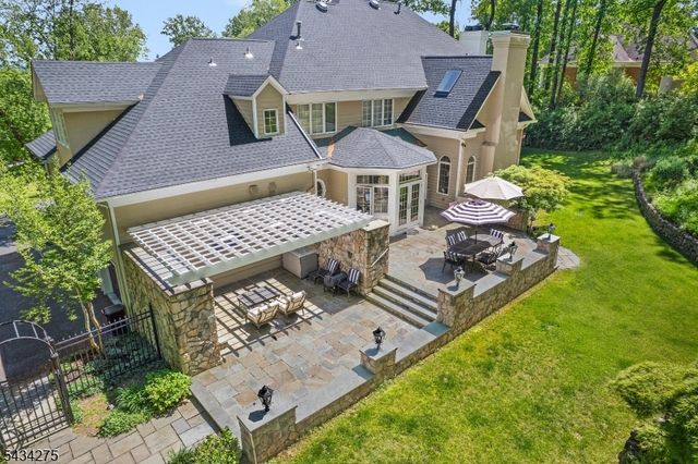 7 Chilton Rd, Chester Twp., NJ 07930