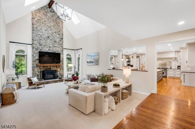 7 Chilton Rd, Chester Twp., NJ 07930