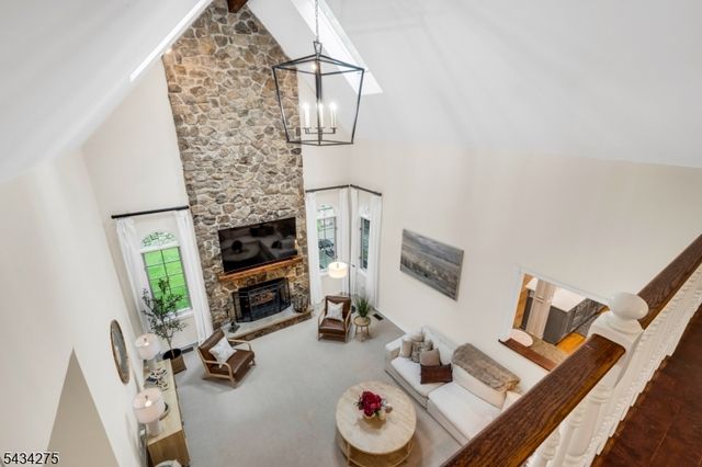 7 Chilton Rd, Chester Twp., NJ 07930