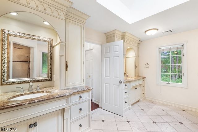 7 Chilton Rd, Chester Twp., NJ 07930