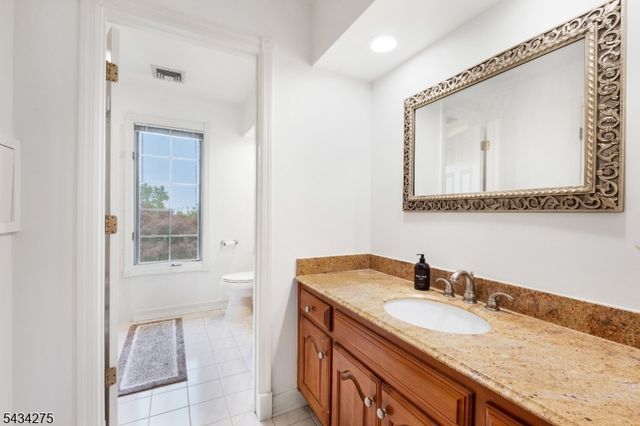 7 Chilton Rd, Chester Twp., NJ 07930