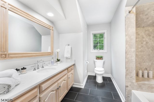 7 Chilton Rd, Chester Twp., NJ 07930