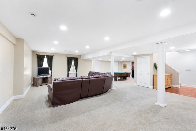 7 Chilton Rd, Chester Twp., NJ 07930