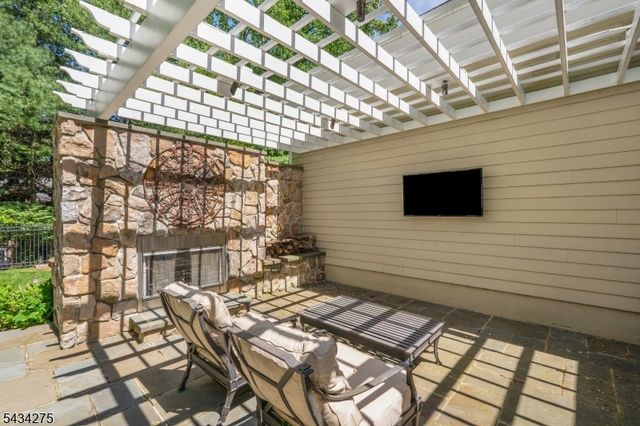 7 Chilton Rd, Chester Twp., NJ 07930