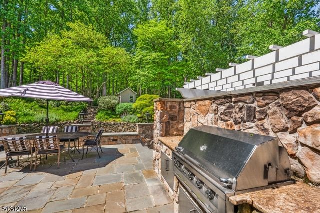 7 Chilton Rd, Chester Twp., NJ 07930