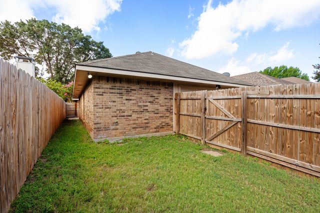 743 Red Oak Drive, Lewisville, TX 75067
