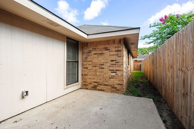 743 Red Oak Drive, Lewisville, TX 75067