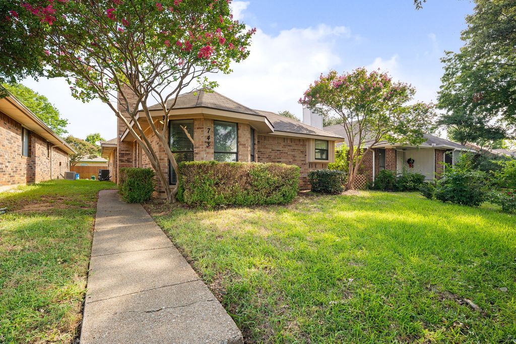 743 Red Oak Drive, Lewisville, TX 75067