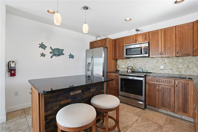 850 Oak ST, Fort Myers Beach, FL 33931