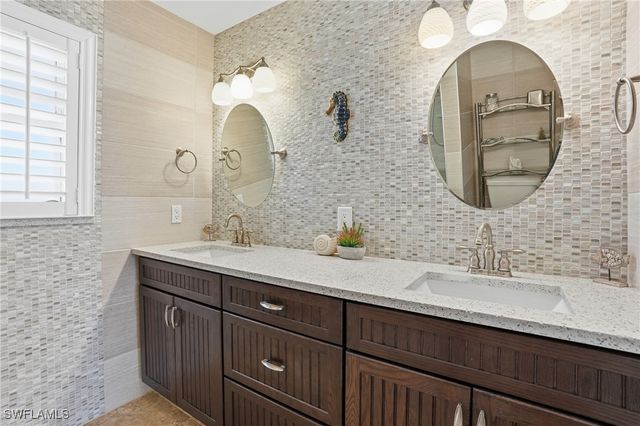 850 Oak ST, Fort Myers Beach, FL 33931