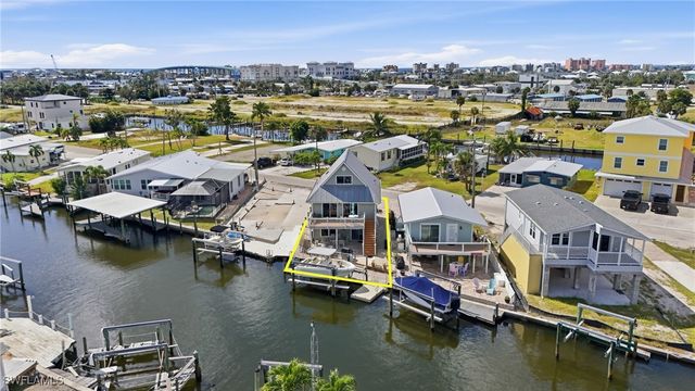 850 Oak ST, Fort Myers Beach, FL 33931