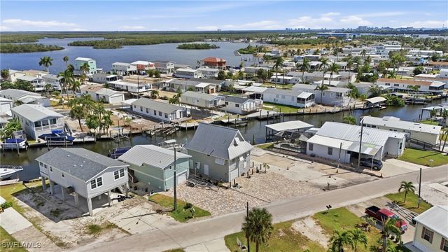 850 Oak ST, Fort Myers Beach, FL 33931