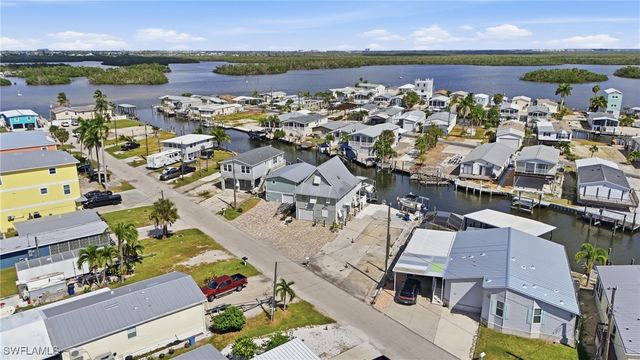 850 Oak ST, Fort Myers Beach, FL 33931