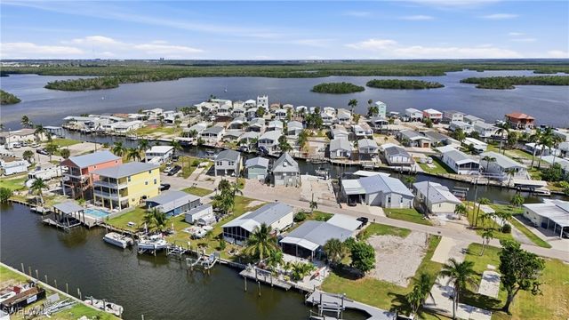 850 Oak ST, Fort Myers Beach, FL 33931