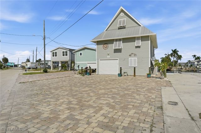 850 Oak ST, Fort Myers Beach, FL 33931