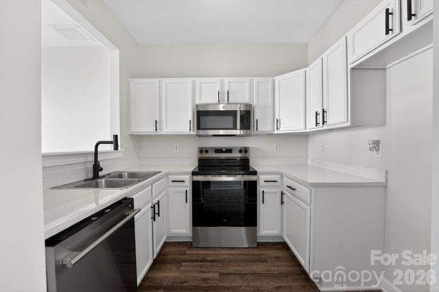 2838 Avalon Loop Road, Charlotte, NC 28269